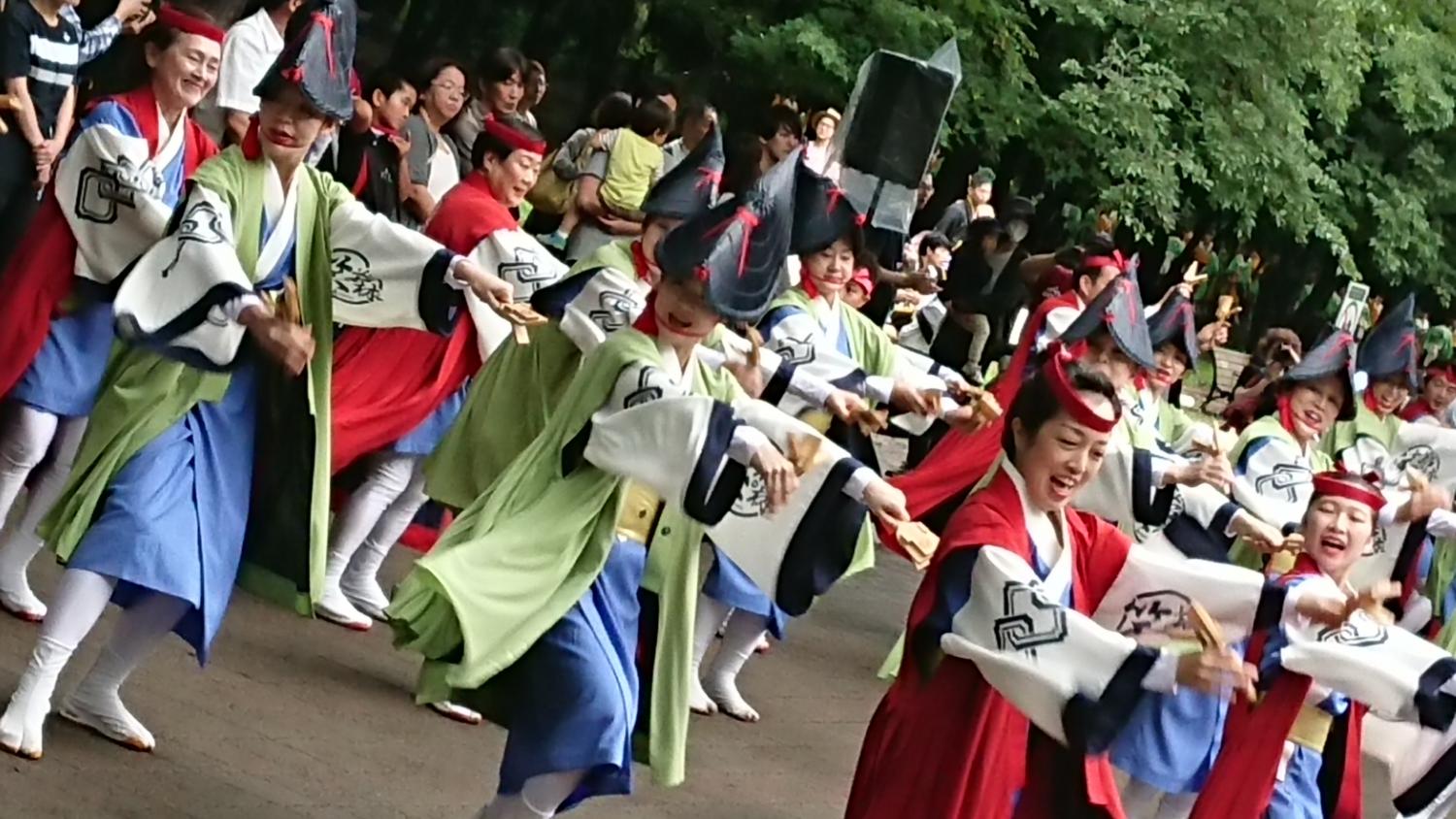 小雨の中のよさこい祭り光が丘 4