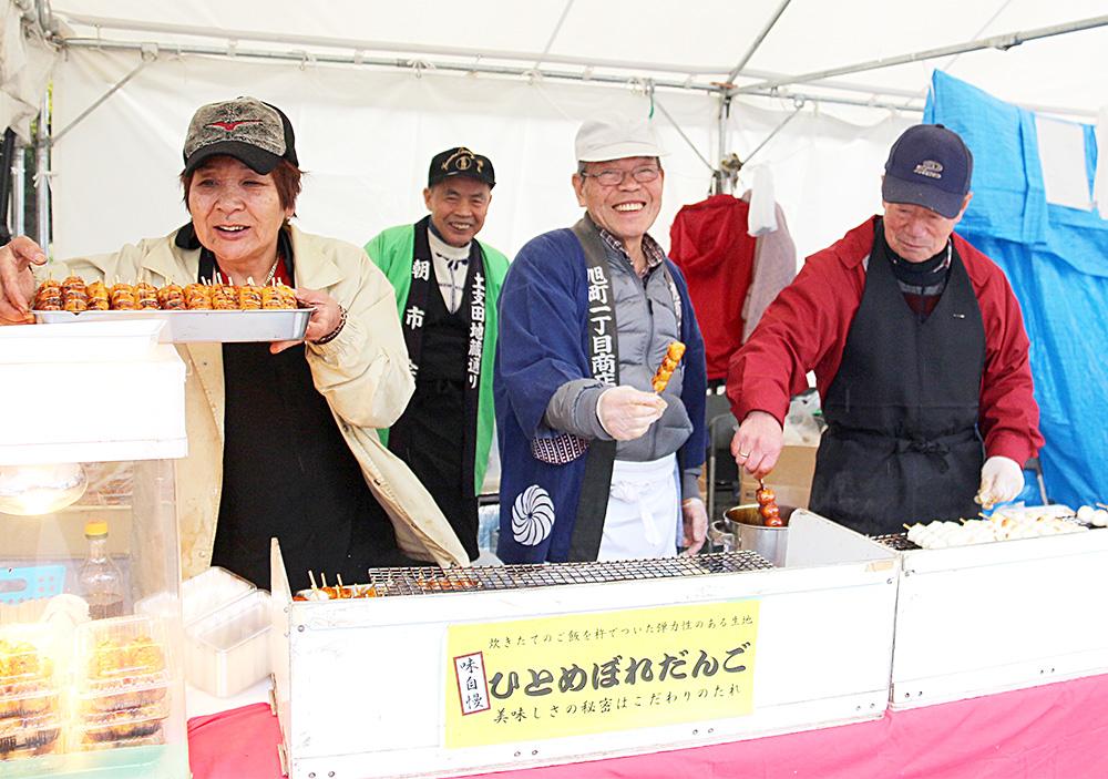 商店会から飲食などの模擬店が多数出展、フードコートも充実してます！