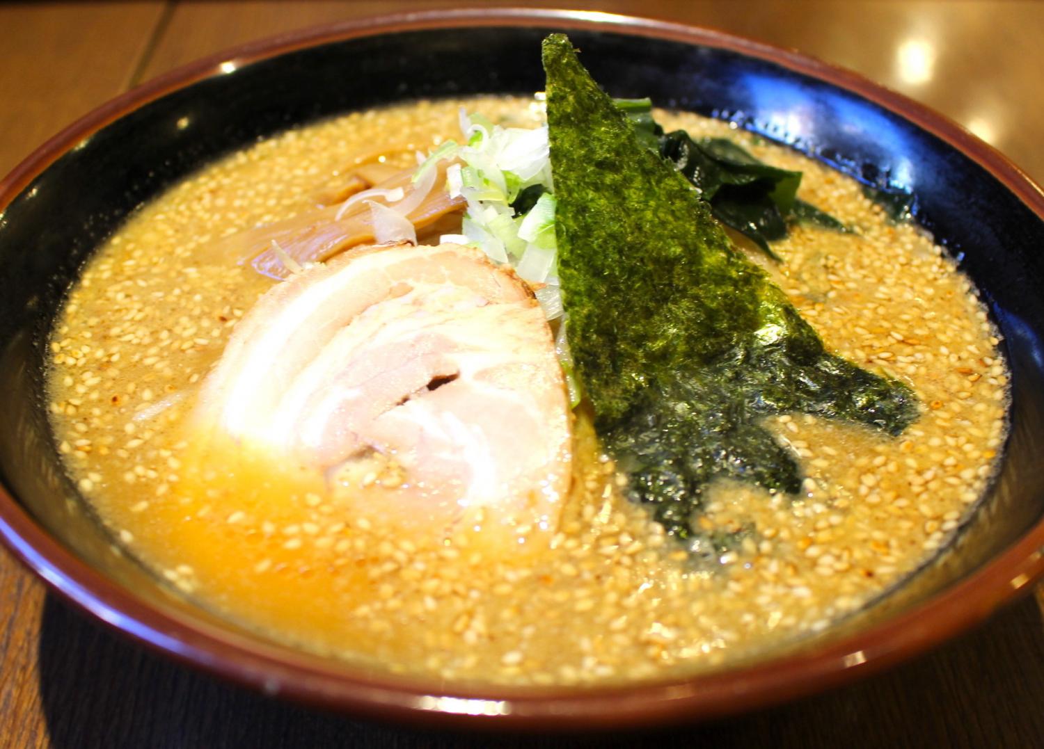 本格らぁめん 末廣（すえひろ）　〜ゴマとしゃきしゃき玉ねぎが効いたマイルドラーメン〜